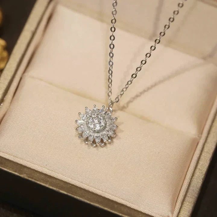 Fortuna Stellaris Necklace | White Gold